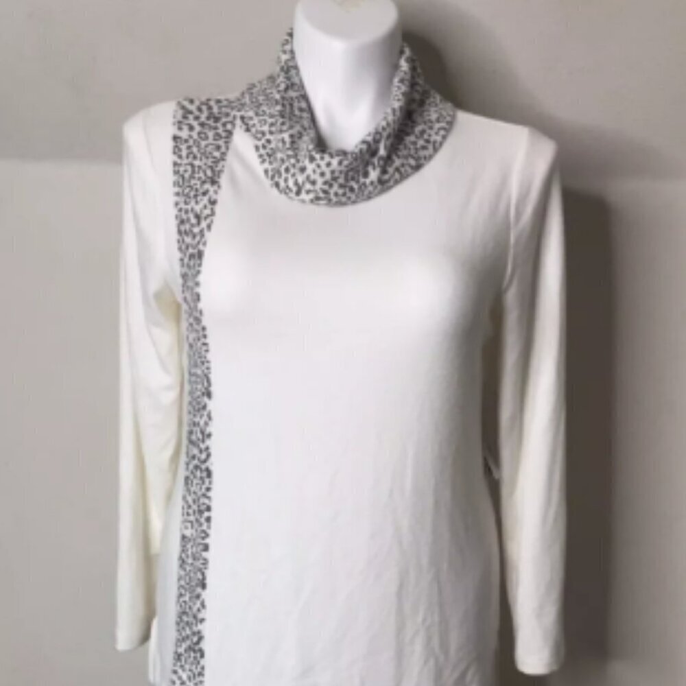 Weekends By Chicos Modern Ecru Leopard Print Long Sleeve Turtle Neck Sweater